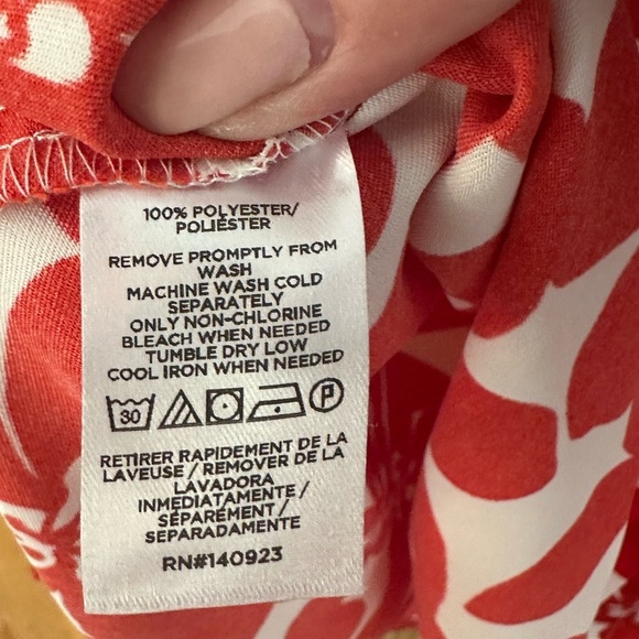 Loft Gorgeous Silky Red & White Floral Button Down Blouse Size Large Like New - Picture 5 of 8